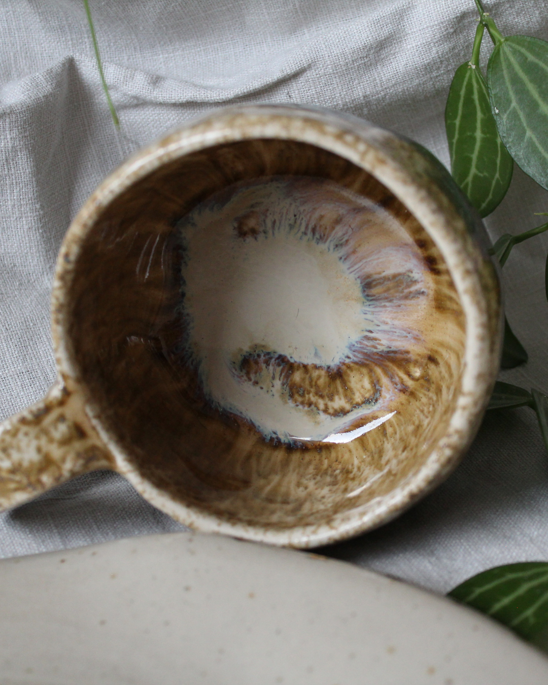 Two-coloured natural looking cup *seconds*