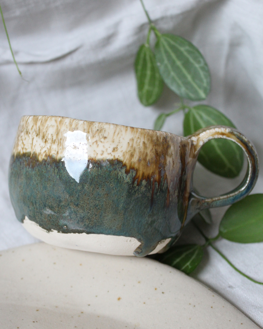 Two-coloured natural looking cup *seconds*